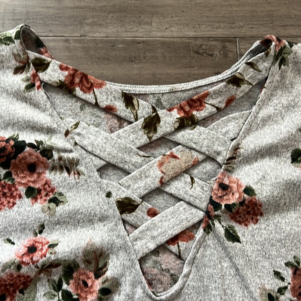 Floral Top - Picture 3 of 3